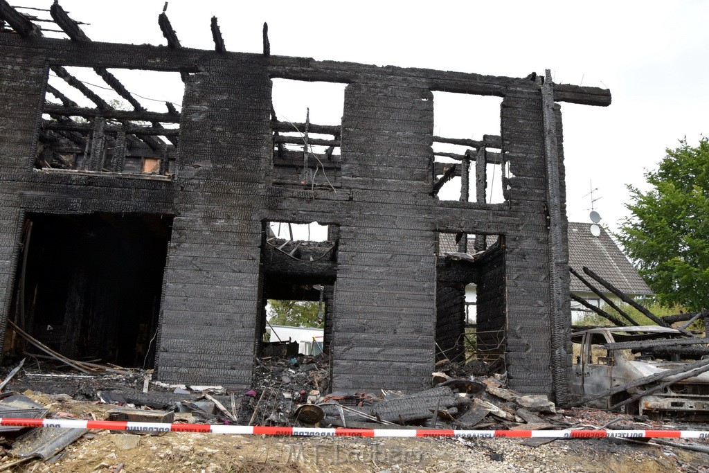 Schwerer Brand in Einfamilien Haus Roesrath Rambruecken P005.JPG - Miklos Laubert